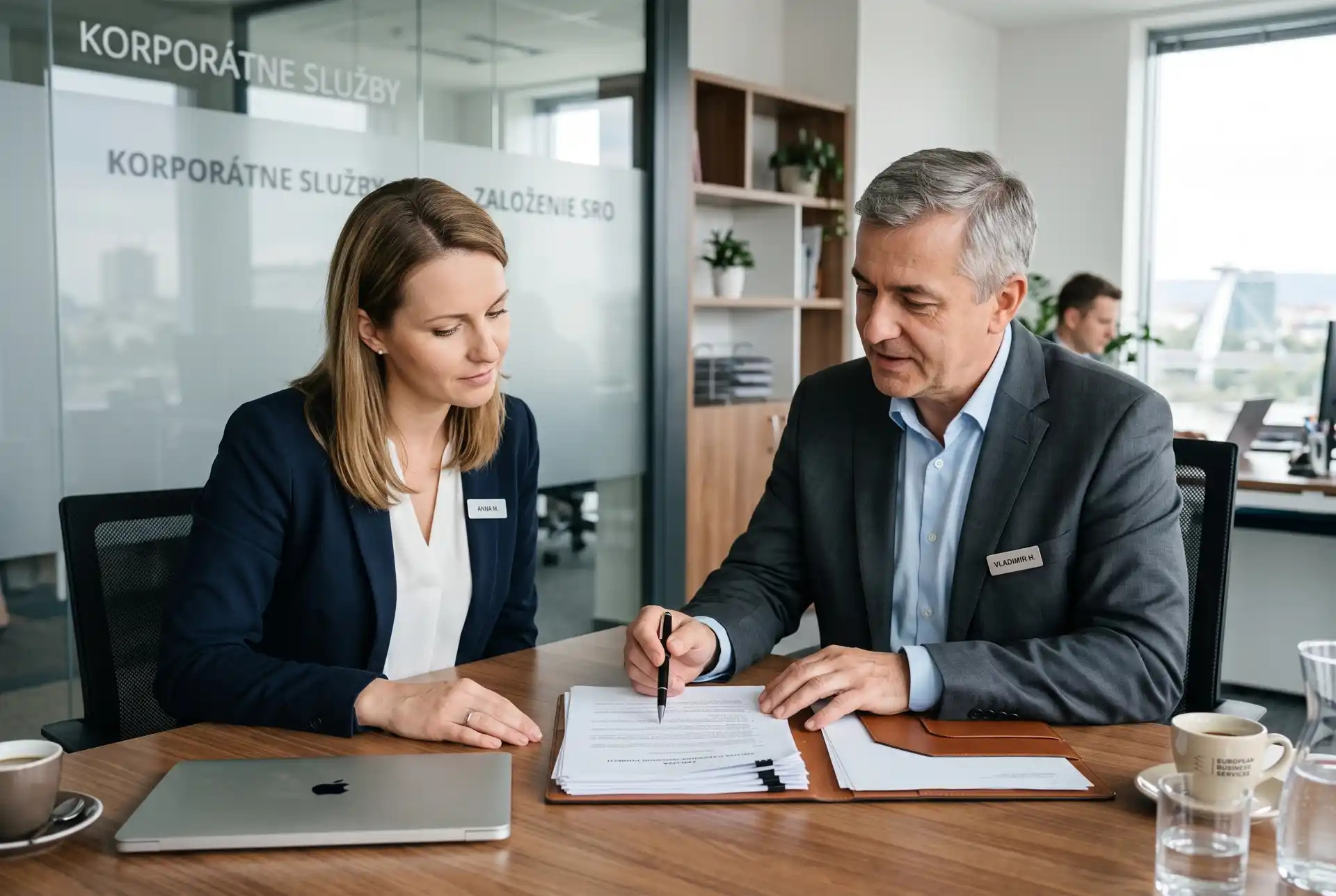 Ein Unternehmer berät sich bezüglich des Kaufs einer slowakischen, bereits gegründeten, umsatzsteuerpflichtigen Gesellschaft.